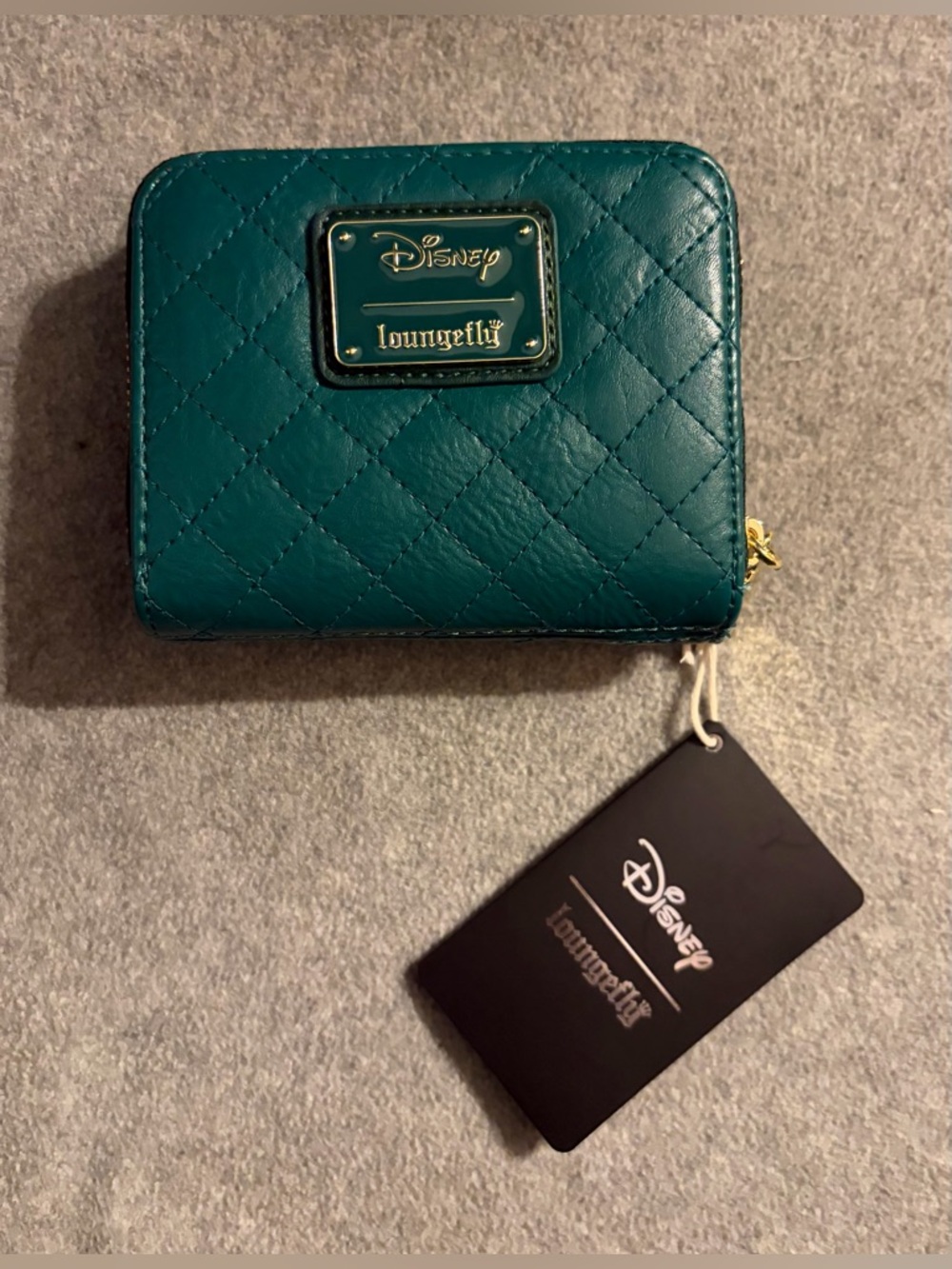 Loungefly Disney Chip & Dale Quilted Rescue Ranger Backpack & Wallet - Picture 9 of 10